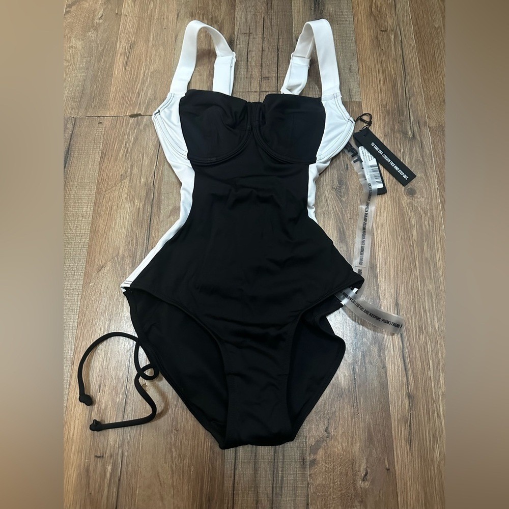 TA3 WAIST SNATCHING LIFTY CONTOUR BLACK WHITE SWIMSUIT SZ XXS REGULAR/LONG D/DD